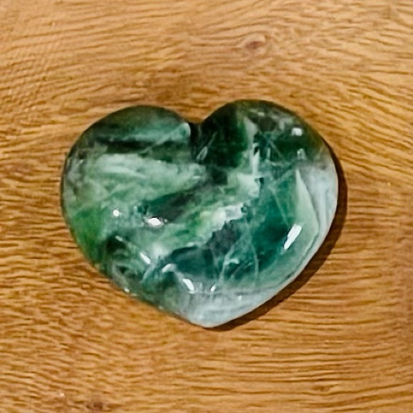 Fluorite heart - Picture 8 of 8